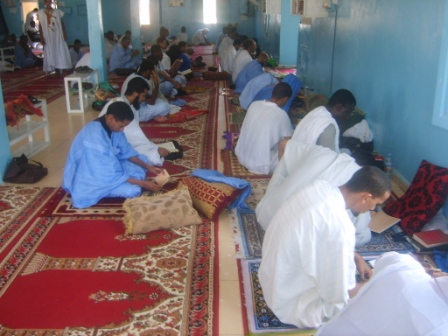 المعتكفون في مسجد التوفيق