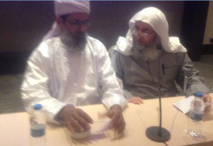 الشيخ/ محمد سالم ولد دودو على المنصة مع الرئيس الجديد للرابطة الدكتور عبد المنعم التميمي رئيس رابطة علماء فلسطين في الخارج